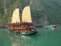 {Halong Bay}